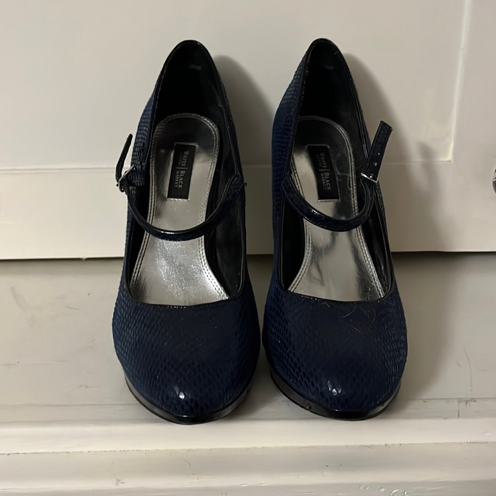 White House Black Market pumps